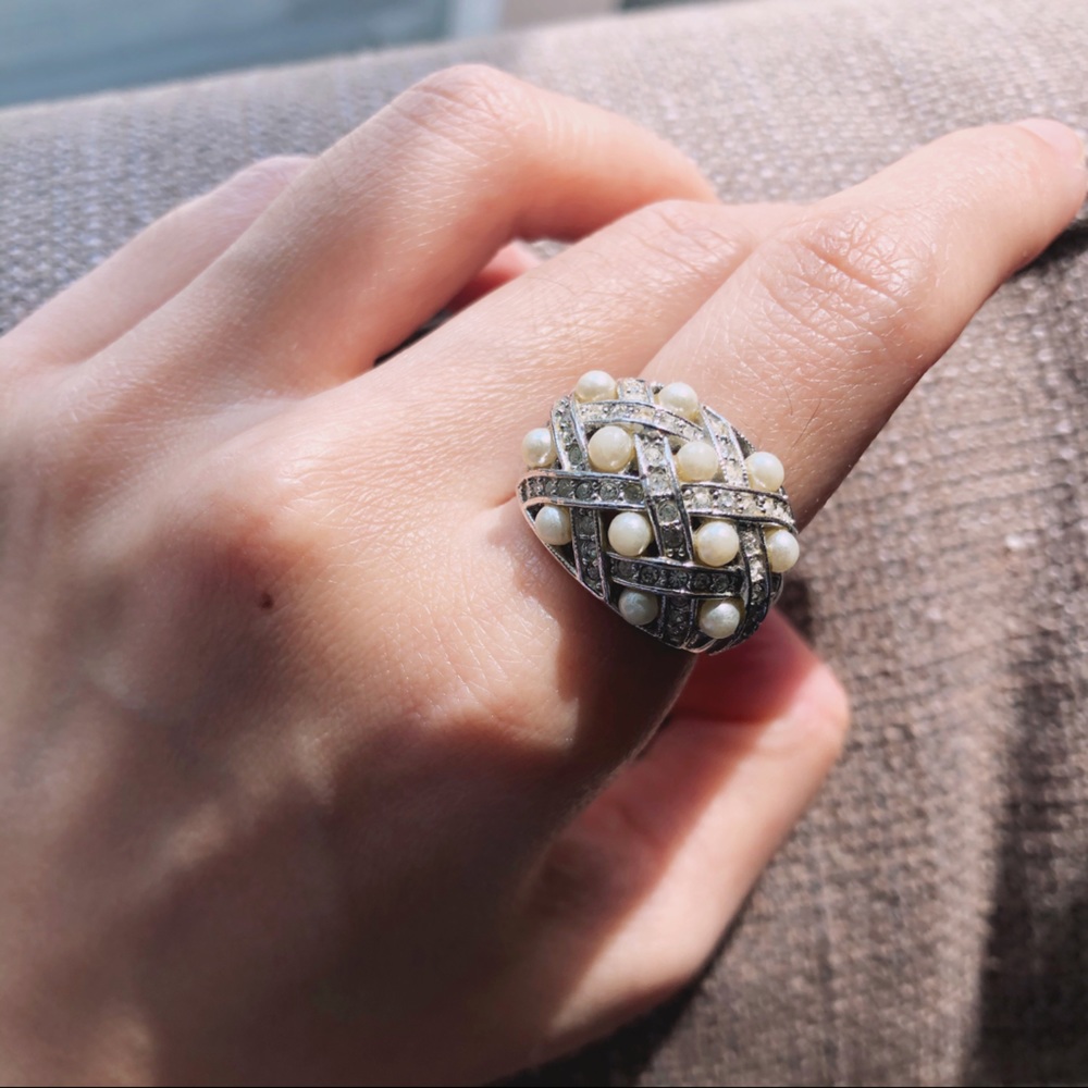 Stone & pearls ring